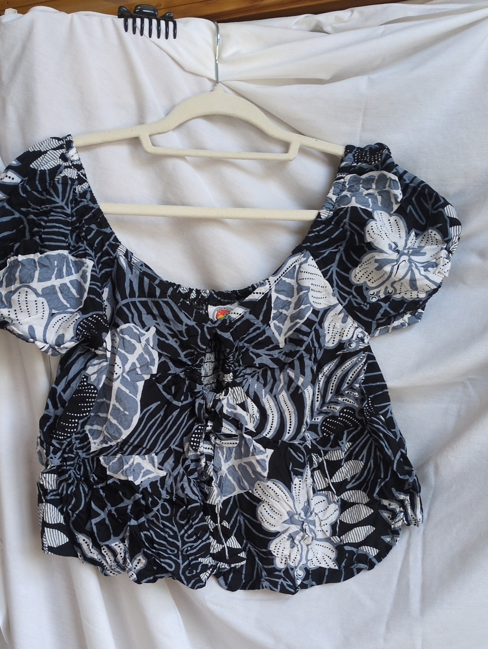 Black & White Floral Puff-Sleeve Blouse
